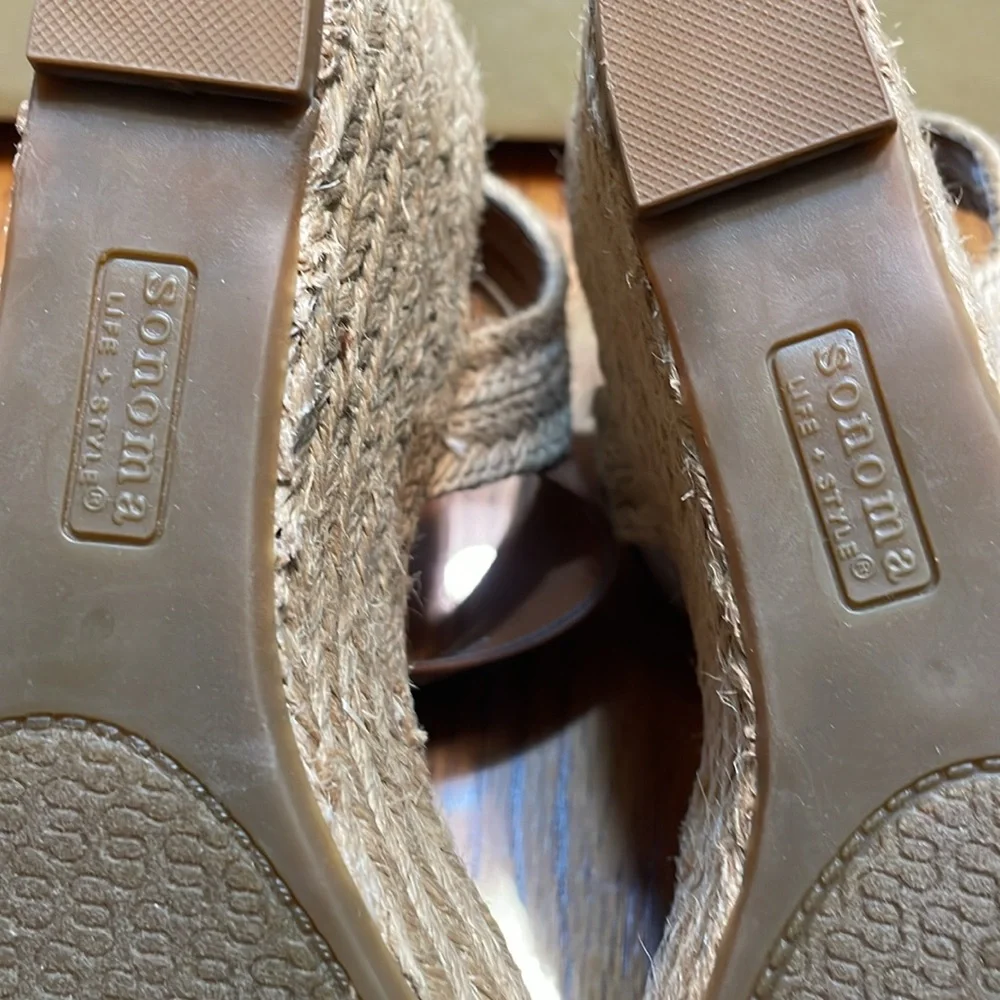 Sonoma Life+Style Sandals Size 9.5 Color&style: Snulitan